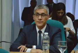 Santa Cruz: en la provincia no se cumple la Ley 70/30 y un diputado K quiere llevarlos al 80/20 Santa Cruz: en la provincia no se cumple la Ley 70/30 y un diputado K quiere llevarlos al 80/20