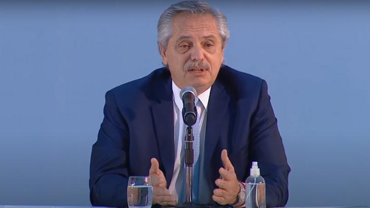 Alberto Fernández pide ser inteligentes con el litio y el gas: "No se lo regalemos a los que fundieron el país" Alberto Fernández pide ser inteligentes con el litio y el gas: "No se lo regalemos a los que fundieron el país"