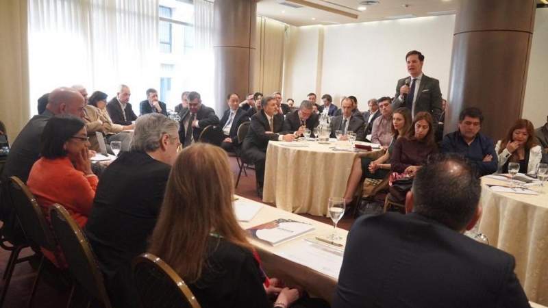 Opositor Fernández promete beneficiar a mineras y petroleras que operen en Argentina