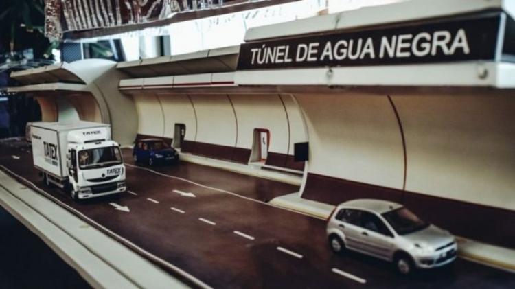 Antes de que asuma el nuevo Presidente en Chile, el gobierno argentino ya empezó a negociar por el Túnel de Agua Negra Antes de que asuma el nuevo Presidente en Chile, el gobierno argentino ya empezó a negociar por el Túnel de Agua Negra