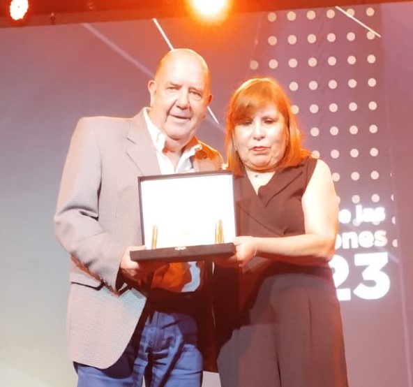 AOMA recibió un reconocimiento por sus setenta años de vida en el Seminario Oro Plata y Cobre AOMA recibió un reconocimiento por sus setenta años de vida en el Seminario Oro Plata y Cobre