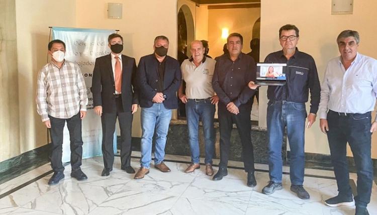 AOMA y CAMICRUZ realizaron cumbre para analizar el sector minero de Santa Cruz AOMA y CAMICRUZ realizaron cumbre para analizar el sector minero de Santa Cruz
