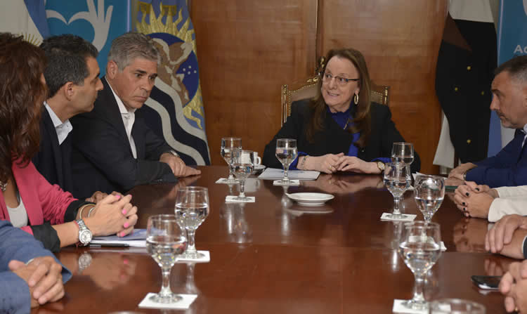 Santa Cruz: Apoyo institucional al proyecto de una red de Estaciones de Servicio de propiedad provincial Santa Cruz: Apoyo institucional al proyecto de una red de Estaciones de Servicio de propiedad provincial