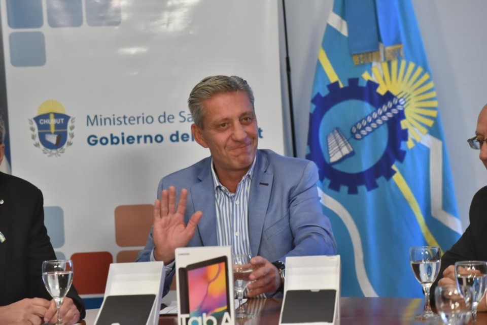 Chubut: Ahora Arcioni asegura que "La Ley 5001 no se va a tocar, no habrá uso de cianuro y tampoco minería en la Cordillera" Chubut: Ahora Arcioni asegura que "La Ley 5001 no se va a tocar, no habrá uso de cianuro y tampoco minería en la Cordillera"