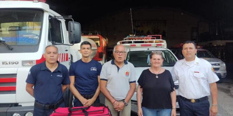 CAEM apoya a bomberos voluntarios con donación de kits de emergencia CAEM apoya a bomberos voluntarios con donación de kits de emergencia