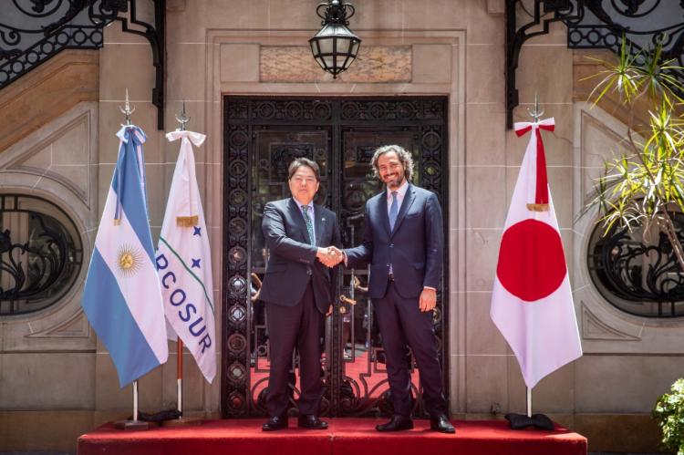 Cafiero recibió a su par de Japón para fortalecer el comercio bilateral, promover inversiones y cooperación en ciencia y tecnología, energía y minería Cafiero recibió a su par de Japón para fortalecer el comercio bilateral, promover inversiones y cooperación en ciencia y tecnología, energía y minería