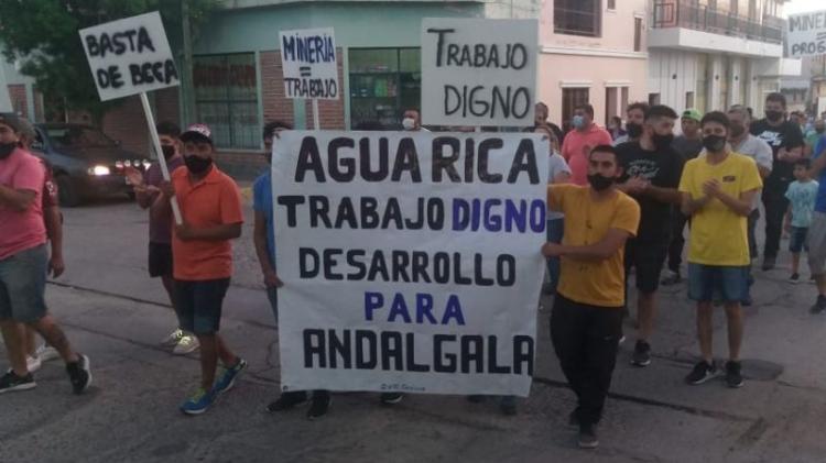 Catamarca: Con el pedido de trabajo, sectores promineros se movilizaron por calles de Andalgalá Catamarca: Con el pedido de trabajo, sectores promineros se movilizaron por calles de Andalgalá