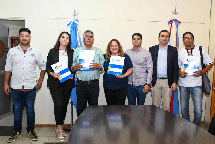 Catamarca: Elevado Gold aportará 15 mil US$ para mejorar edificio de la Secundaria de Aguas Calientes Catamarca: Elevado Gold aportará 15 mil US$ para mejorar edificio de la Secundaria de Aguas Calientes