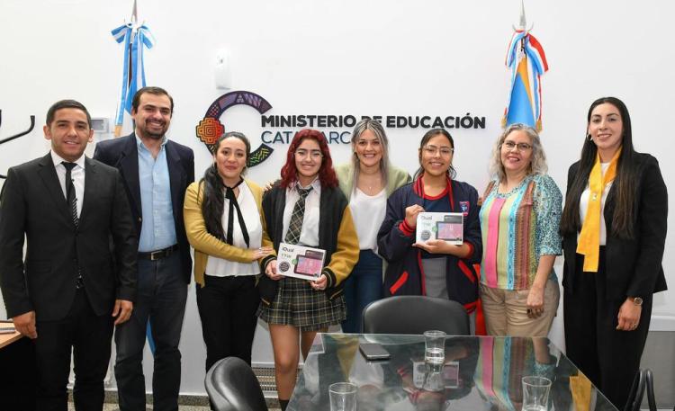 Catamarca: La ministra de Educación reconoció la destacada labor de dos jóvenes estudiantes en las Olimpíadas Argentinas de Ciencias Juniors Catamarca: La ministra de Educación reconoció la destacada labor de dos jóvenes estudiantes en las Olimpíadas Argentinas de Ciencias Juniors