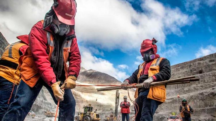 Catamarca: la UCR pide cambiar Ley de Regalías Mineras Catamarca: la UCR pide cambiar Ley de Regalías Mineras