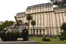 Causa del litio: ampliaron la denuncia judicial contra funcionarios de Defensa, que quedaron con un pie afuera del Ministerio Causa del litio: ampliaron la denuncia judicial contra funcionarios de Defensa, que quedaron con un pie afuera del Ministerio