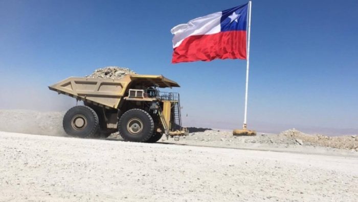 Chile pretende nacionalizar y confiscar yacimientos mineros de cobre y litio Chile pretende nacionalizar y confiscar yacimientos mineros de cobre y litio