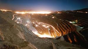 Chile reta a Argentina: Quiere enseñarnos cómo es volar montañas y extraer riquezas Chile reta a Argentina: Quiere enseñarnos cómo es volar montañas y extraer riquezas