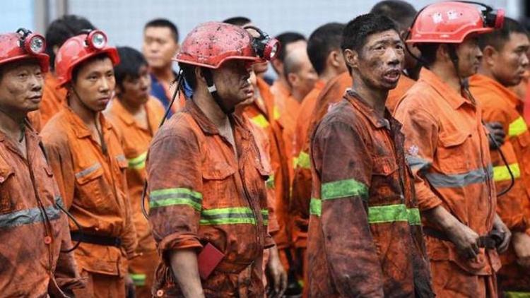 China: Los mineros atrapados lograron enviar una nota a los socorristas China: Los mineros atrapados lograron enviar una nota a los socorristas