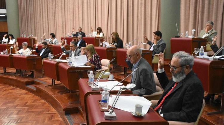 Chubut: Arcioni convocaría para este viernes a sesión extraordinaria para tratar la Zonificación Minera Chubut: Arcioni convocaría para este viernes a sesión extraordinaria para tratar la Zonificación Minera