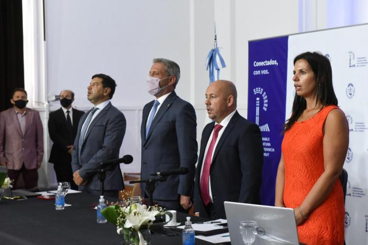 Chubut: Arcioni sostuvo que "No es posible que la Meseta siga condenada al olvido y a la postergación" Chubut: Arcioni sostuvo que "No es posible que la Meseta siga condenada al olvido y a la postergación"