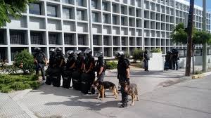 Chubut/Operativo de seguridad para la sesión de la Legislatura: "los diputados pidieron no tener consigna policial" Chubut/Operativo de seguridad para la sesión de la Legislatura: "los diputados pidieron no tener consigna policial"
