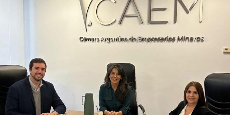 Colaboración entre CAEM y la UCASAL para potenciar el intercambio de saberes Colaboración entre CAEM y la UCASAL para potenciar el intercambio de saberes