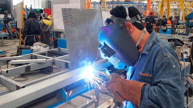 Con 100.000 puestos menos, el empleo industrial atraviesa la peor crisis de los últimos veinte años