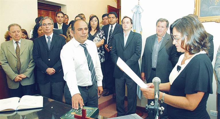 Catamarca: Asume hermano de Corpacci y atiza polémica por nepotismo Catamarca: Asume hermano de Corpacci y atiza polémica por nepotismo