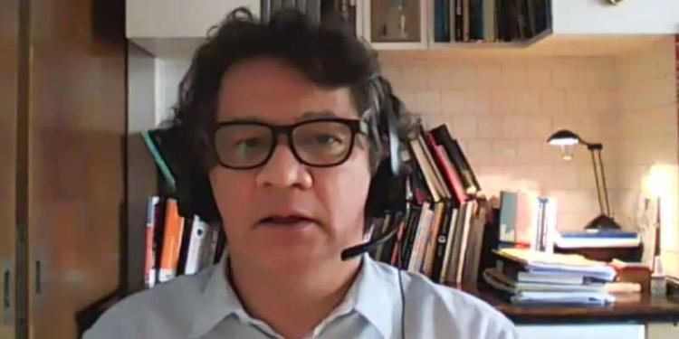 Cuussianovich consideró positivo que se esté "vulgarizando la minería" Cuussianovich consideró positivo que se esté "vulgarizando la minería"