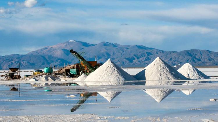 De la fiebre del oro a la fiebre del litio: así es la carrera por los minerales del futuro De la fiebre del oro a la fiebre del litio: así es la carrera por los minerales del futuro