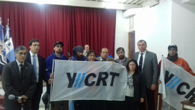 Santa Cruz: Ediles de Río Gallegos aprobaron resolución que pide el cese de despidos en YCRT
