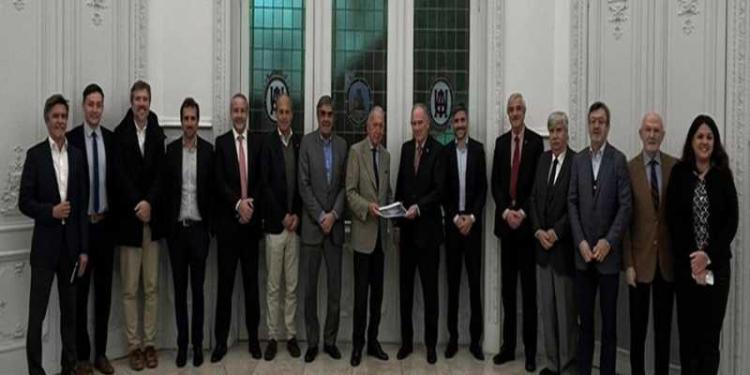 El Departamento Minero de la UIA y el Secretario de Minería de la Nación dialogaron sobre la necesidad de acciones para afianzar el crecimiento minero El Departamento Minero de la UIA y el Secretario de Minería de la Nación dialogaron sobre la necesidad de acciones para afianzar el crecimiento minero