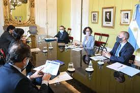 El gabinete económico definió un nuevo régimen de fomento a las grandes inversiones que potencien las exportaciones El gabinete económico definió un nuevo régimen de fomento a las grandes inversiones que potencien las exportaciones