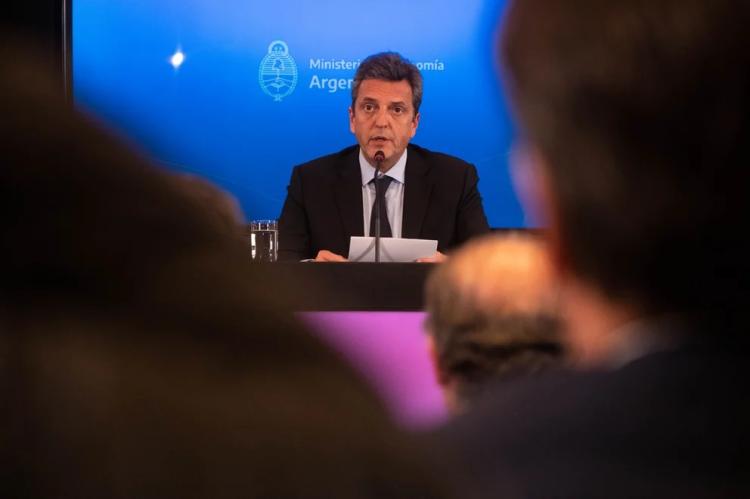 El Gobierno prepara el "monotributo tech" y negocia con mineras para que puedan comprar dólares El Gobierno prepara el "monotributo tech" y negocia con mineras para que puedan comprar dólares