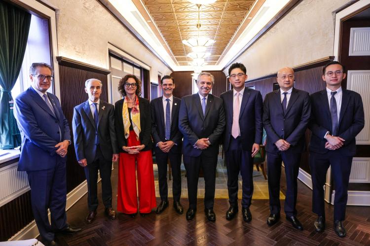 El presidente mantuvo reuniones con representantes de empresas mineras y de energías renovables en Shanghai El presidente mantuvo reuniones con representantes de empresas mineras y de energías renovables en Shanghai