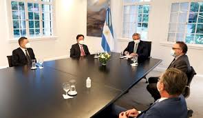 El Presidente recibió a empresarios chinos que invertirán en autos eléctricos y explotación de litio El Presidente recibió a empresarios chinos que invertirán en autos eléctricos y explotación de litio