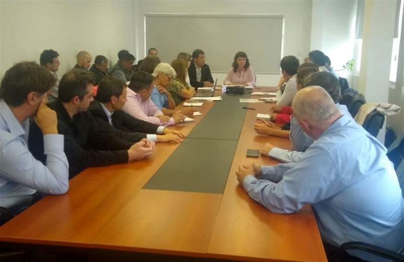 El "Modelo Santa Cruz" es debatido entre los sectores público, privado y trabajadores El "Modelo Santa Cruz" es debatido entre los sectores público, privado y trabajadores