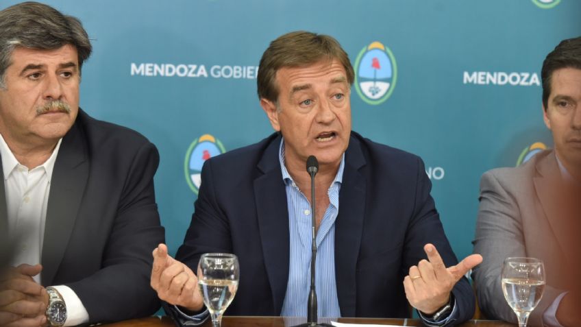 Mendoza. El partido que Suárez arrancó con un jugador menos, con un gobernador aún "molesto" por el impedimento de poder desarrollar la minería Mendoza. El partido que Suárez arrancó con un jugador menos, con un gobernador aún "molesto" por el impedimento de poder desarrollar la minería