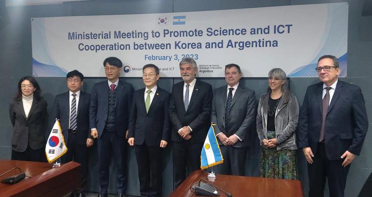 En Corea, Filmus mantuvo una agenda marcada por alianzas en el uso pacífico de la energía nuclear En Corea, Filmus mantuvo una agenda marcada por alianzas en el uso pacífico de la energía nuclear