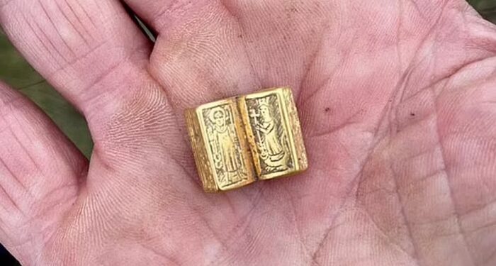 Encuentran en Inglaterra un pequeña Biblia de oro de la época de Ricardo III Encuentran en Inglaterra un pequeña Biblia de oro de la época de Ricardo III