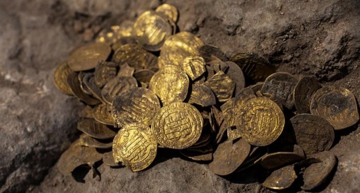 Encuentran en Israel un tesoro formado por más de 400 monedas de oro islámicas Encuentran en Israel un tesoro formado por más de 400 monedas de oro islámicas