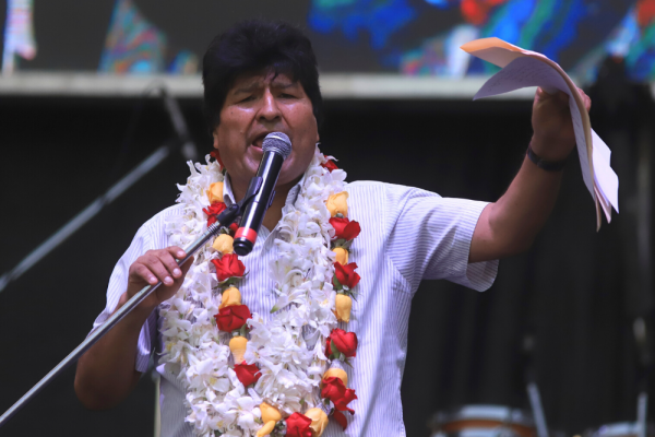 "Qué lindo sería que los países latinoamericanos industrialicen el litio" manifestó Evo Morales en un multitudinario acto en Buenos Aires "Qué lindo sería que los países latinoamericanos industrialicen el litio" manifestó Evo Morales en un multitudinario acto en Buenos Aires