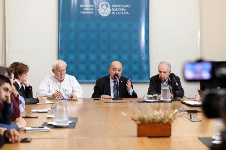 Expertos de diferentes facultades analizaron los avances en la Mesa de Litio de la UNLP Expertos de diferentes facultades analizaron los avances en la Mesa de Litio de la UNLP