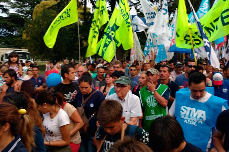 Buenos Aires: Otra multitudinaria marcha en apoyo a los despedidos de Fanazul. Proyecto minero podría alivianar la situación Buenos Aires: Otra multitudinaria marcha en apoyo a los despedidos de Fanazul. Proyecto minero podría alivianar la situación