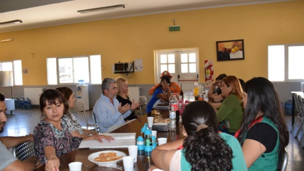 Catamarca: El ministro de Educación visitó la Escuela de Farallón Negro Catamarca: El ministro de Educación visitó la Escuela de Farallón Negro
