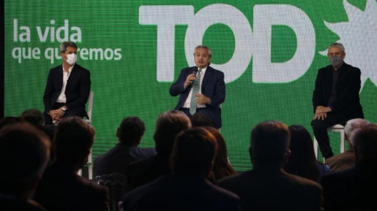 Fernández apoyó a San Juan pero el gobernador riojano insiste con pedir regalías de Josemaría Fernández apoyó a San Juan pero el gobernador riojano insiste con pedir regalías de Josemaría