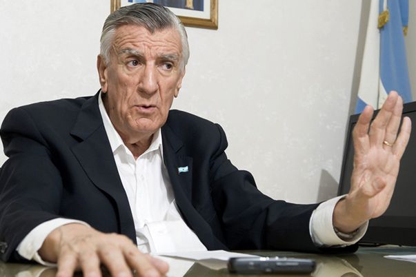 Gioja contundente: "La licencia social se consigue haciendo política y no politiquería" Gioja contundente: "La licencia social se consigue haciendo política y no politiquería"