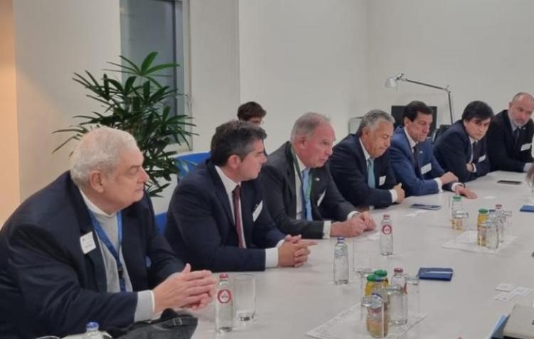 Gobernadores de las provincias mineras "vendieron" el potencial de Argentina en una cumbre mundial del sector Gobernadores de las provincias mineras "vendieron" el potencial de Argentina en una cumbre mundial del sector