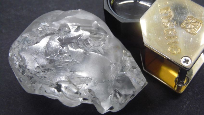 Hallan un diamante de 442 quilates que puede valer 18 millones de dólares Hallan un diamante de 442 quilates que puede valer 18 millones de dólares
