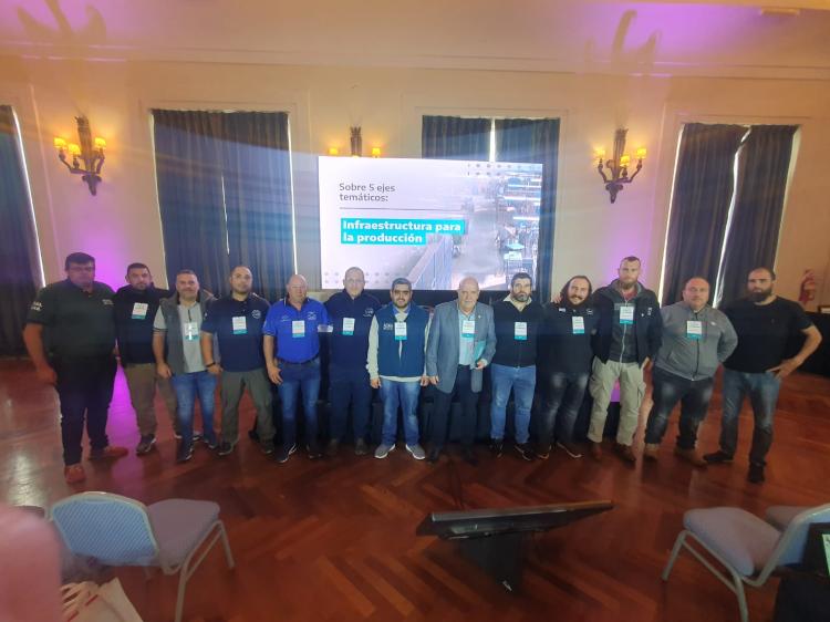 Héctor Laplace en el Congreso Productivo Bonaerense: "Tenemos que intentar hacer un país con un importante desarrollo de la industria" Héctor Laplace en el Congreso Productivo Bonaerense: "Tenemos que intentar hacer un país con un importante desarrollo de la industria"