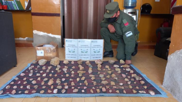 Incautaron más de 480 piedras semipreciosas ocultas en encomiendas Incautaron más de 480 piedras semipreciosas ocultas en encomiendas