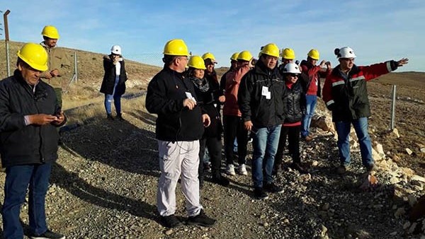Chubut: Intendentes y vecinos de la meseta visitaron un yacimiento en Santa Cruz para despejar dudas