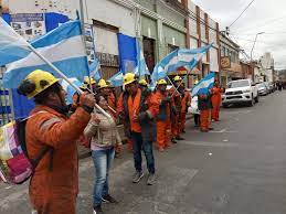 Jujuy/Familiares de mineros denuncian: "tomaban las patentes de los vehículos en que viajábamos" Jujuy/Familiares de mineros denuncian: "tomaban las patentes de los vehículos en que viajábamos"