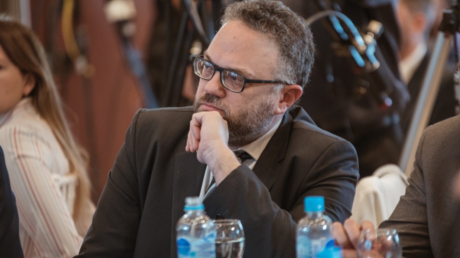 Kulfas lanza un "Green New Deal" para suavizar la polémica por la minería y el fracking Kulfas lanza un "Green New Deal" para suavizar la polémica por la minería y el fracking